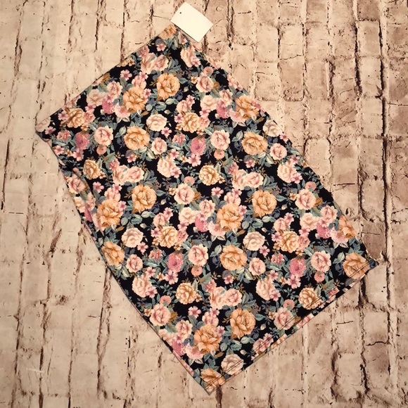 West Blvd Dresses & Skirts - NWT BLVD floral skirt